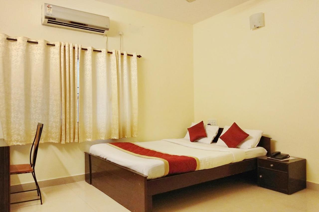 Super Oyo Capital O Premium Hotel Victoria Heights Near Sri Someshwara Swami Temple Bangalore Exteriör bild
