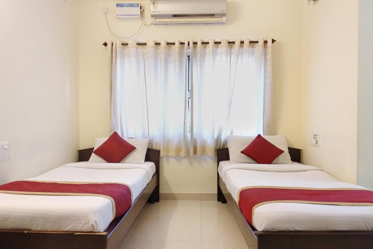 Super Oyo Capital O Premium Hotel Victoria Heights Near Sri Someshwara Swami Temple Bangalore Exteriör bild