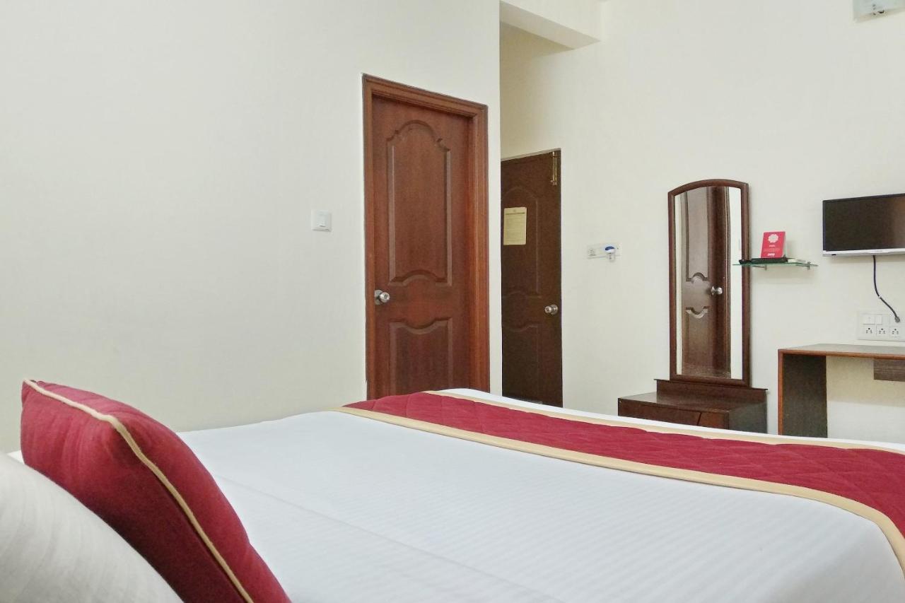 Super Oyo Capital O Premium Hotel Victoria Heights Near Sri Someshwara Swami Temple Bangalore Exteriör bild
