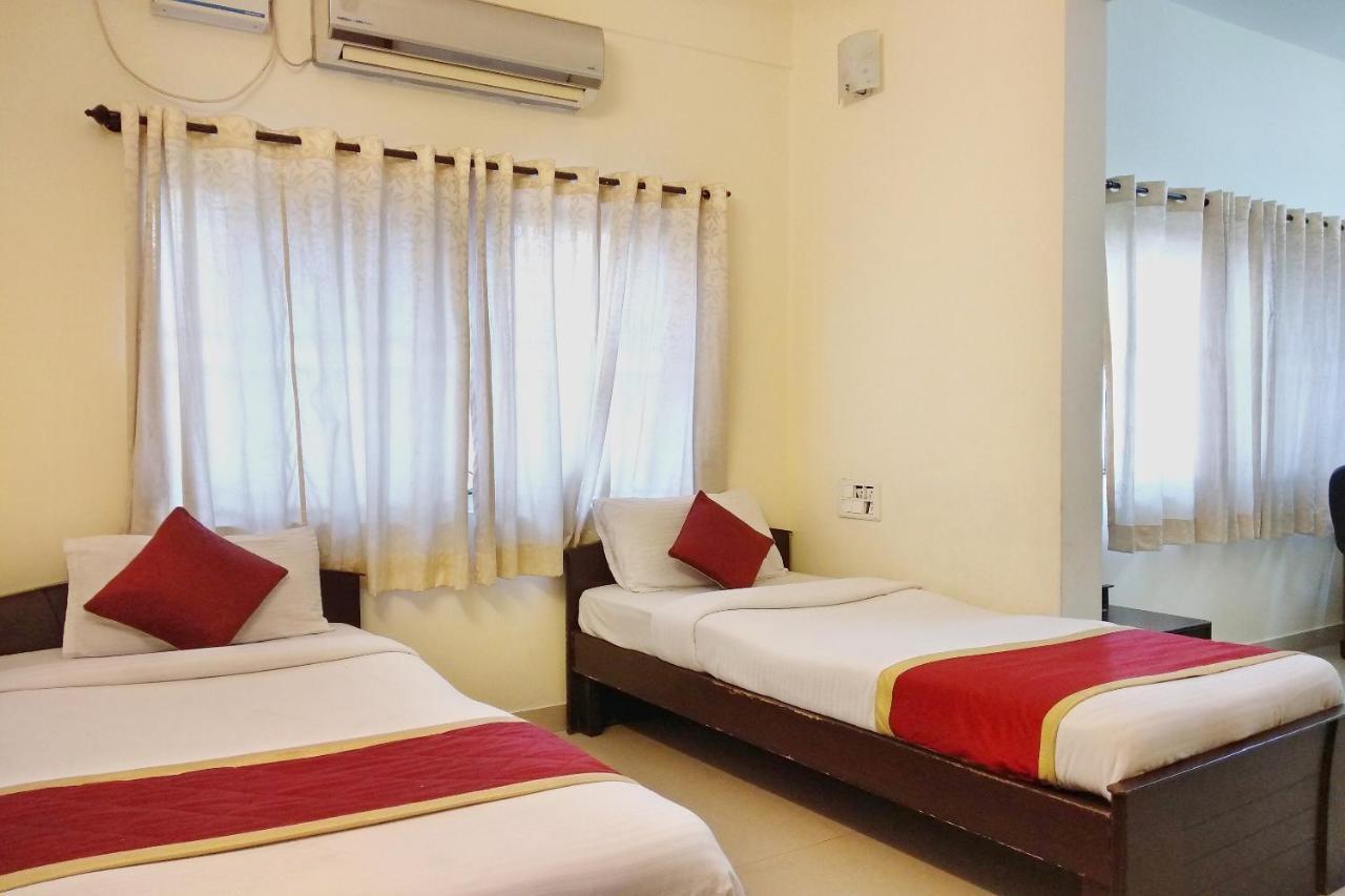 Super Oyo Capital O Premium Hotel Victoria Heights Near Sri Someshwara Swami Temple Bangalore Exteriör bild