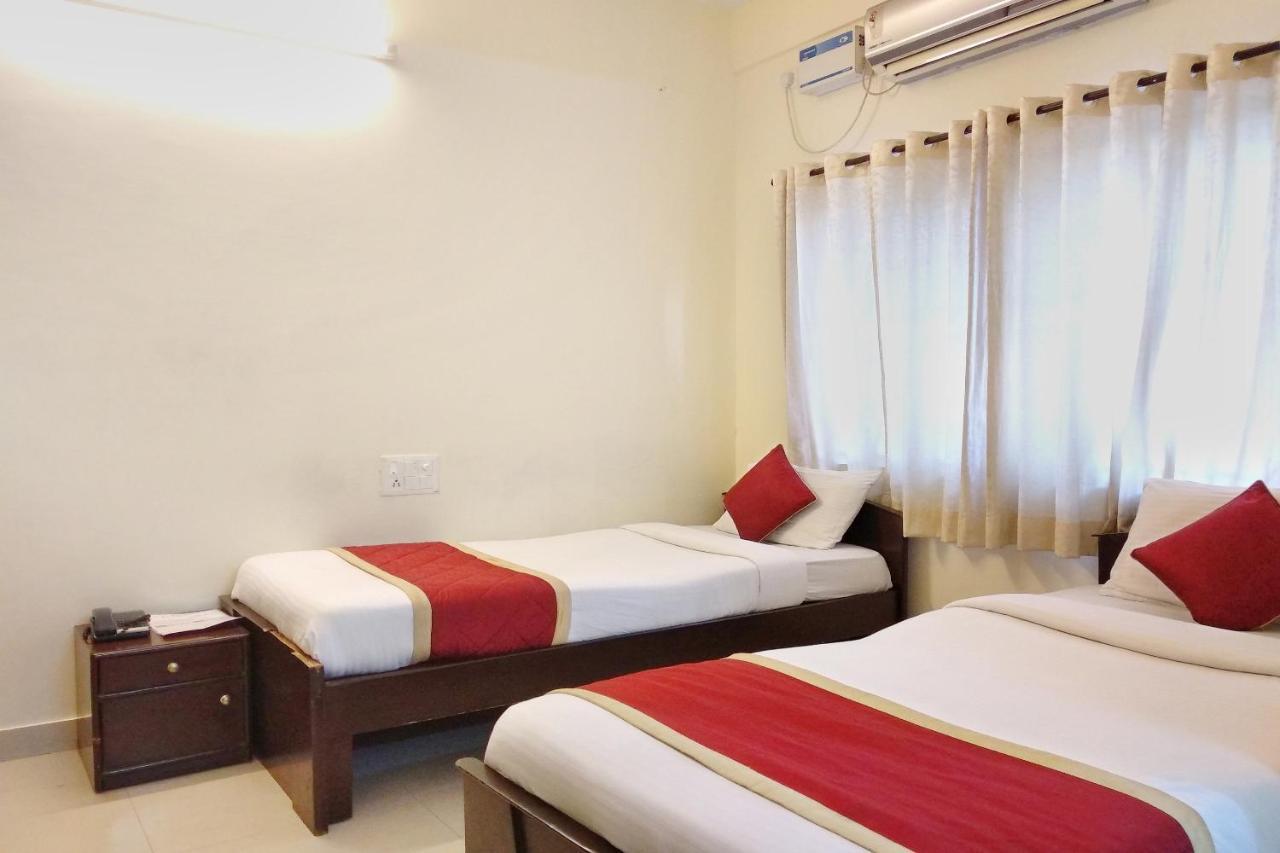 Super Oyo Capital O Premium Hotel Victoria Heights Near Sri Someshwara Swami Temple Bangalore Exteriör bild