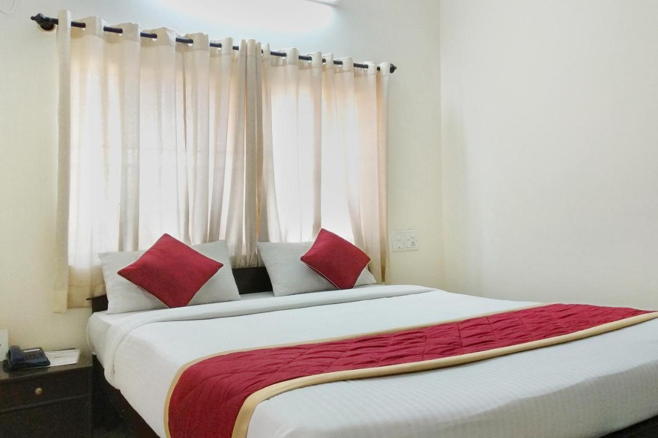 Super Oyo Capital O Premium Hotel Victoria Heights Near Sri Someshwara Swami Temple Bangalore Exteriör bild