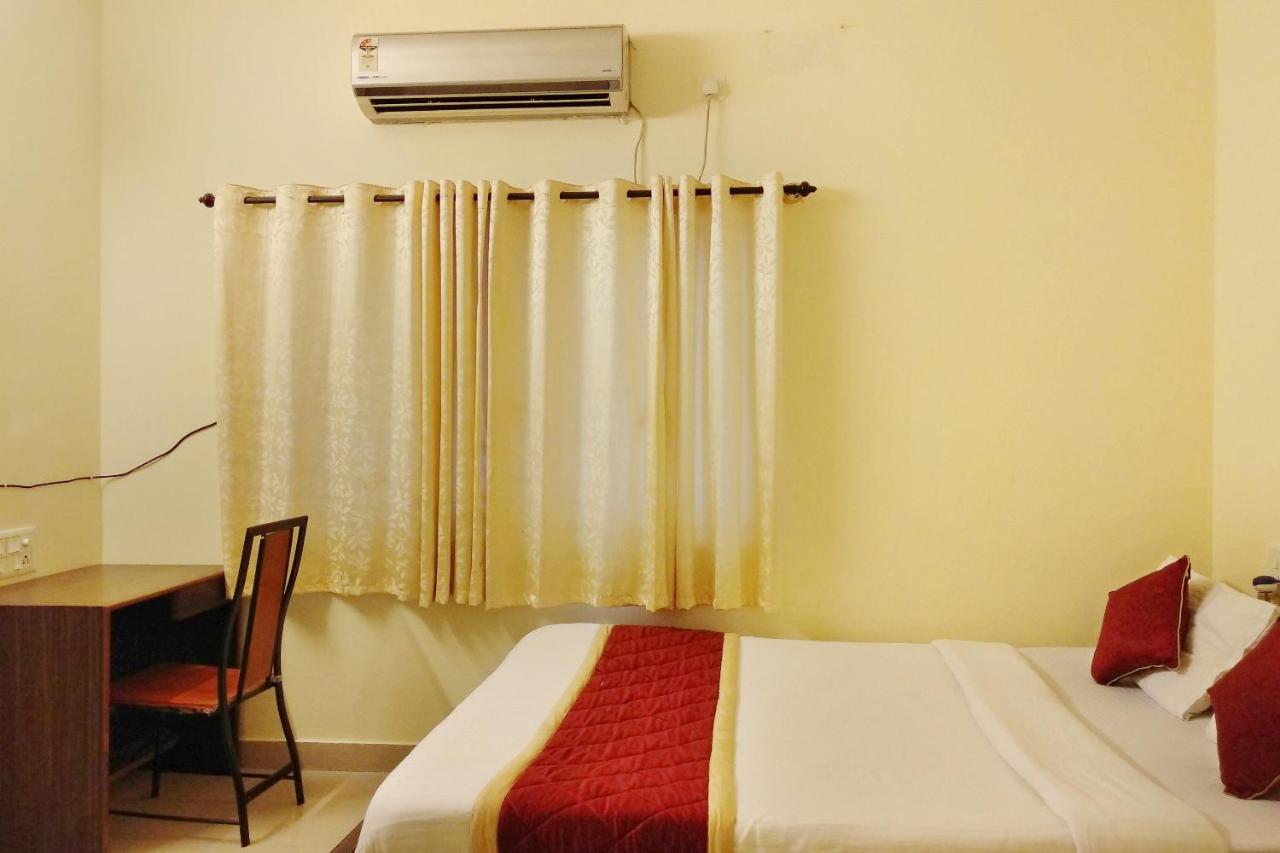 Super Oyo Capital O Premium Hotel Victoria Heights Near Sri Someshwara Swami Temple Bangalore Exteriör bild