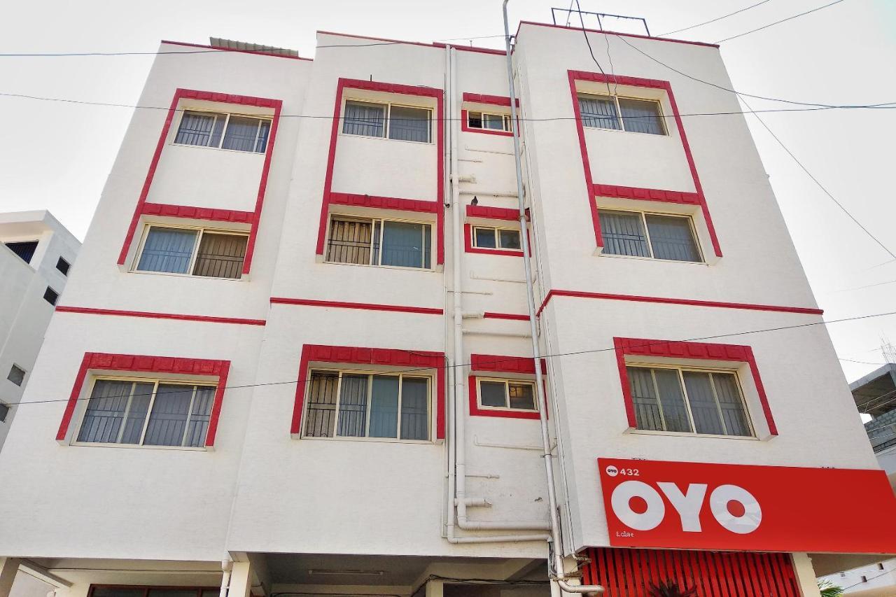Super Oyo Capital O Premium Hotel Victoria Heights Near Sri Someshwara Swami Temple Bangalore Exteriör bild