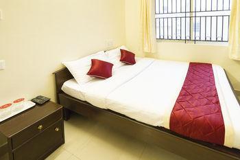 Super Oyo Capital O Premium Hotel Victoria Heights Near Sri Someshwara Swami Temple Bangalore Exteriör bild