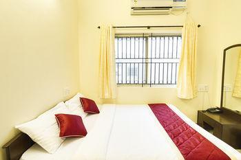 Super Oyo Capital O Premium Hotel Victoria Heights Near Sri Someshwara Swami Temple Bangalore Exteriör bild