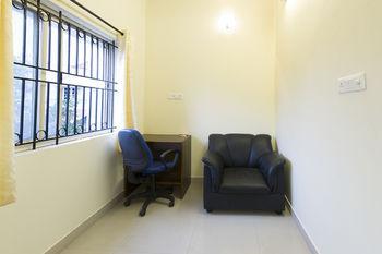 Super Oyo Capital O Premium Hotel Victoria Heights Near Sri Someshwara Swami Temple Bangalore Exteriör bild