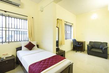 Super Oyo Capital O Premium Hotel Victoria Heights Near Sri Someshwara Swami Temple Bangalore Exteriör bild