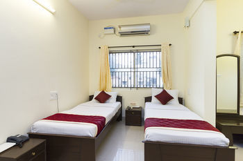 Super Oyo Capital O Premium Hotel Victoria Heights Near Sri Someshwara Swami Temple Bangalore Exteriör bild
