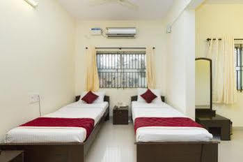 Super Oyo Capital O Premium Hotel Victoria Heights Near Sri Someshwara Swami Temple Bangalore Exteriör bild